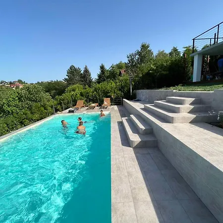 Holiday Home 度假居 Sremska Kamenica